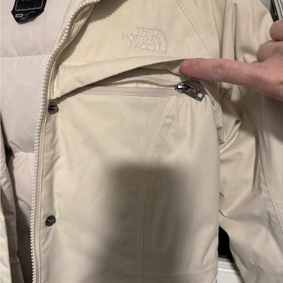 Women’s The North Face down parka - Picture 7 of 9